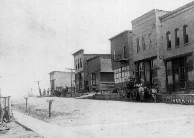 Early 1900’s photo of Hennepin Street, facing east.